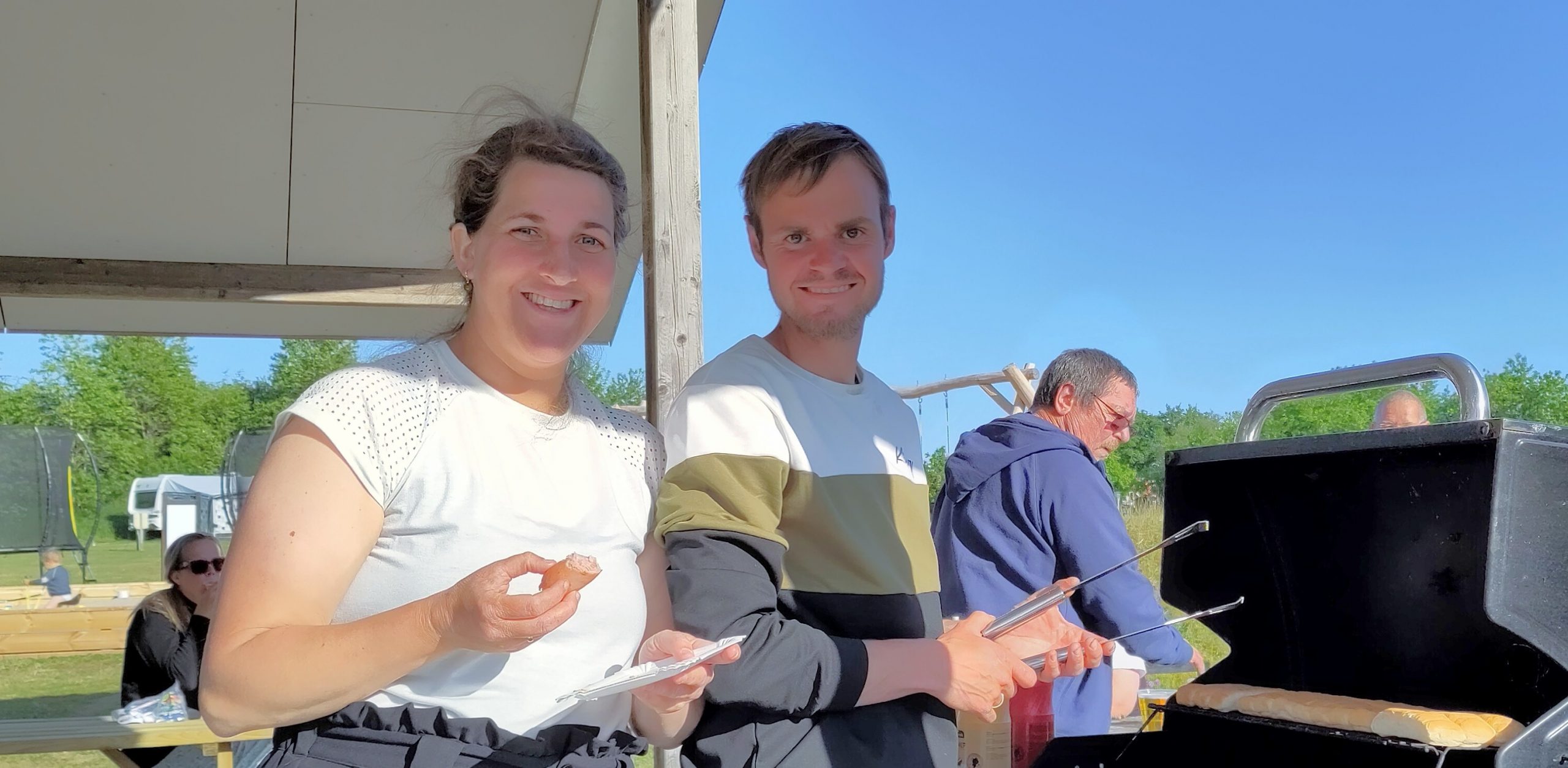 Grillabend auf dem Campingplatz - Kiri und Morten