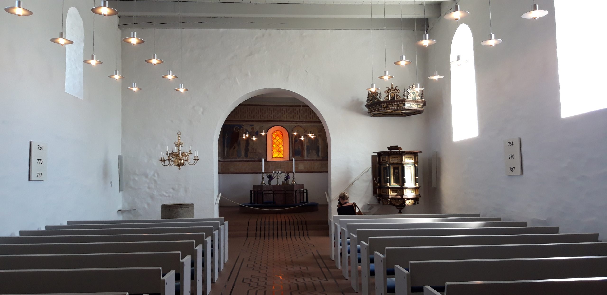 Kirchenschiff mit Kanzel